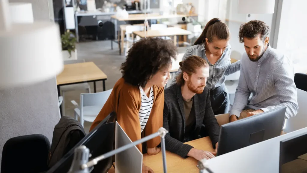 img censo de diversidade pluriebr 2 Pessoas reunidas no trabalho