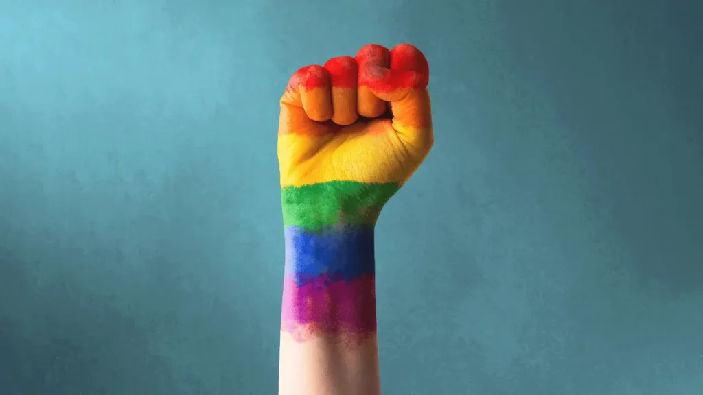 img lgbtfobia plurie punho com as cores do arco-íris