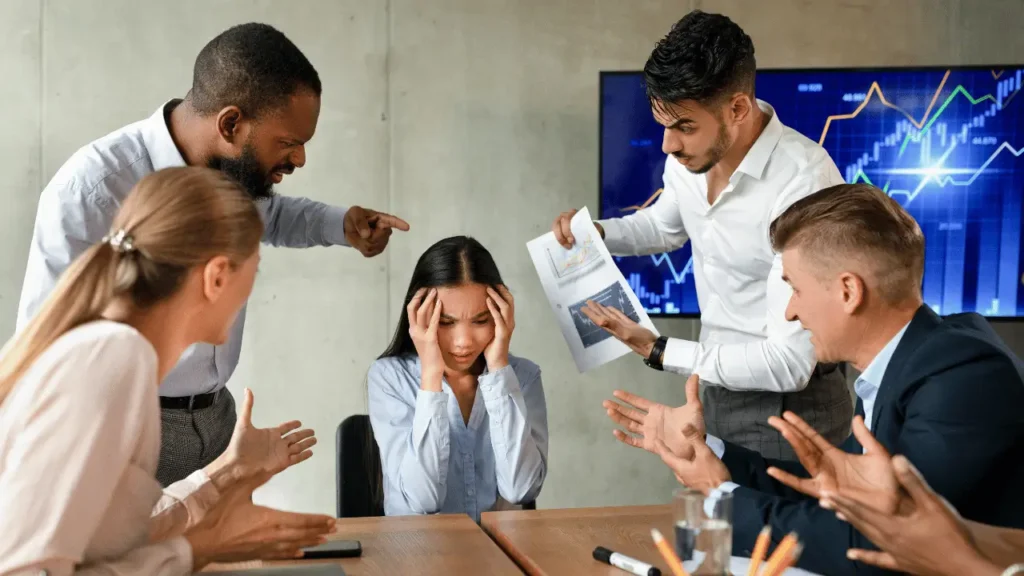 riscos psicossociais no trabalho esg 2 Mulher sofrendo no trabalho